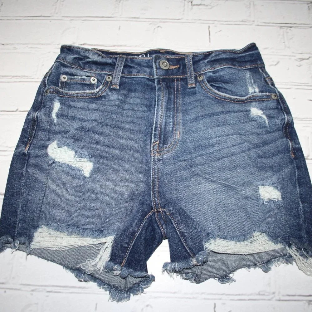 🔵✨ Distressed Jean Shorts · No Boundaries · Size 1 ✨🔵